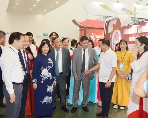 Bí thư Thành ủy Hà Nội thăm Không gian triển lãm của Thủ đô tại Triển lãm thành tựu đất nước